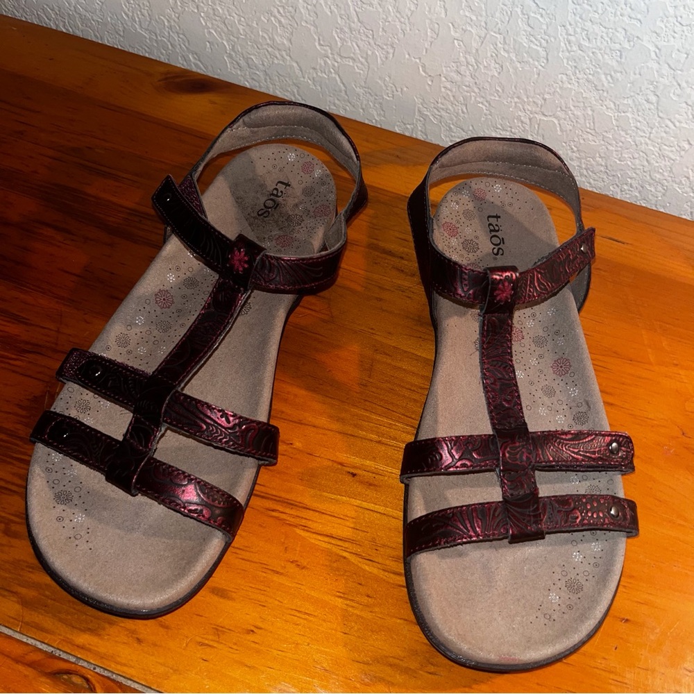 Taos Footwear Women's Leather Burgundy T-Strap Sandals